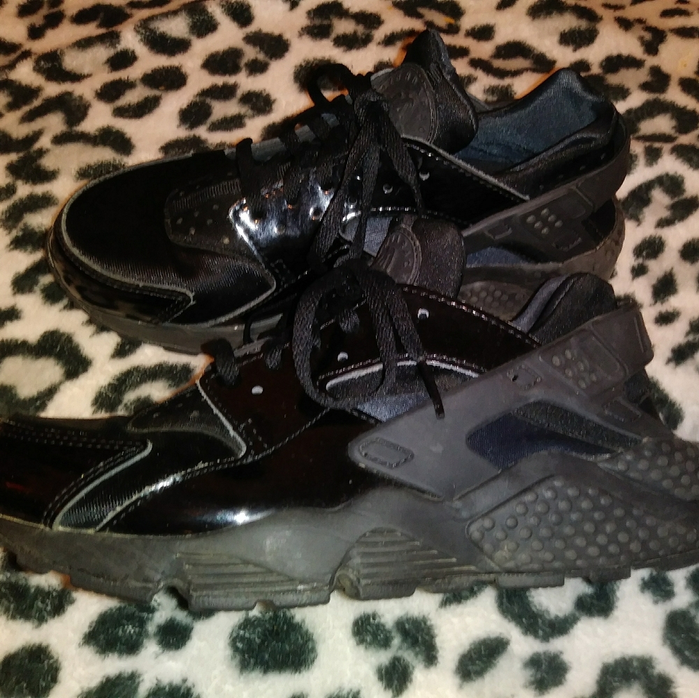 Boys Nike's Size 6.5